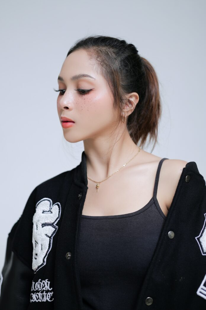 Graphic Eyeliner
